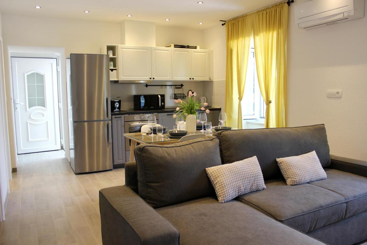 The View Apartment Pucisca Exterior photo