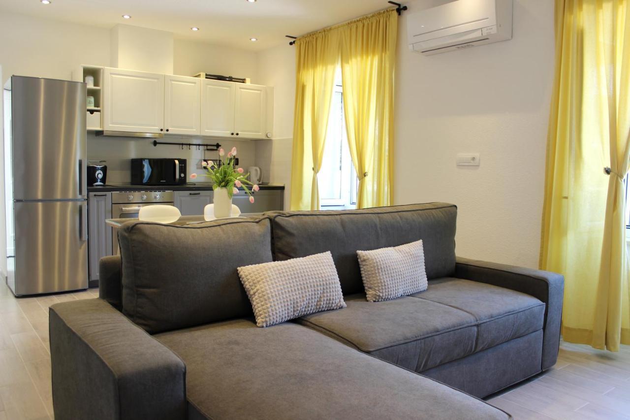 The View Apartment Pucisca Exterior photo